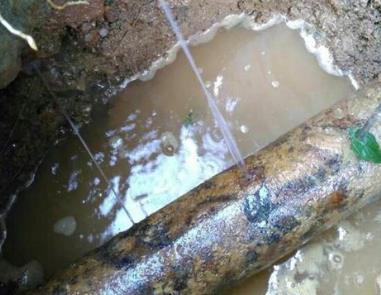 嘉峪关市楼顶渗水维修公司分享下地暖漏水的原因及检测方法。